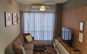 Apartamento Confortável e Espaçoso em Condomínio Familiar, 2 Quartos com 1 suíte e Lazer de Clube
